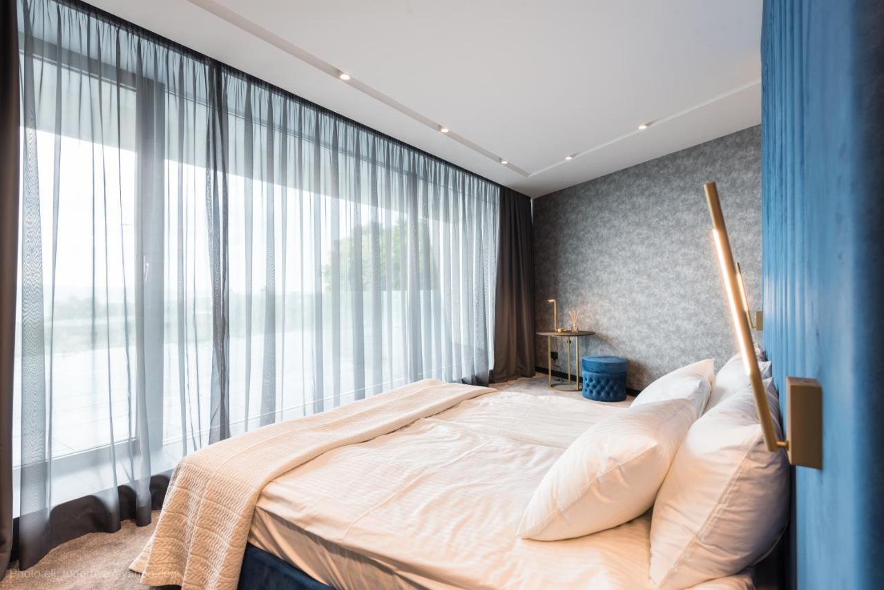 וארנה Lotus Luxury Rooms מראה חיצוני תמונה