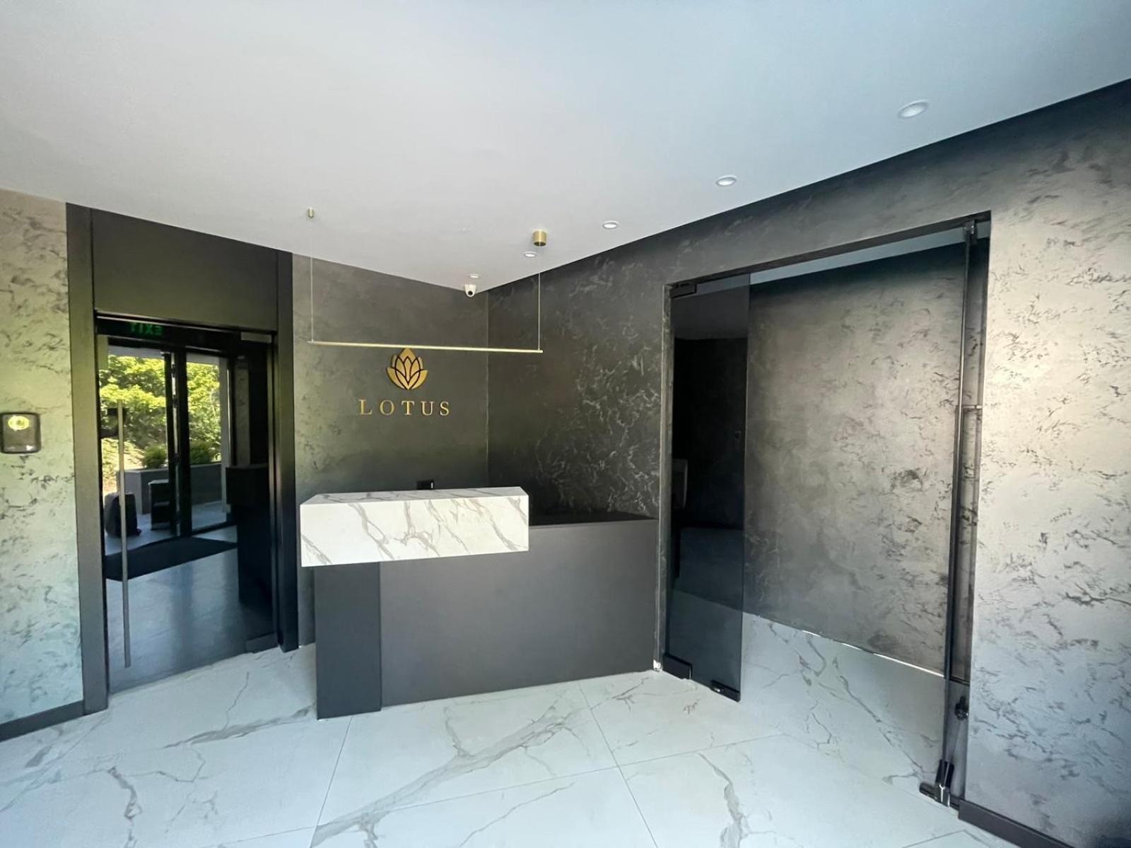 וארנה Lotus Luxury Rooms מראה חיצוני תמונה