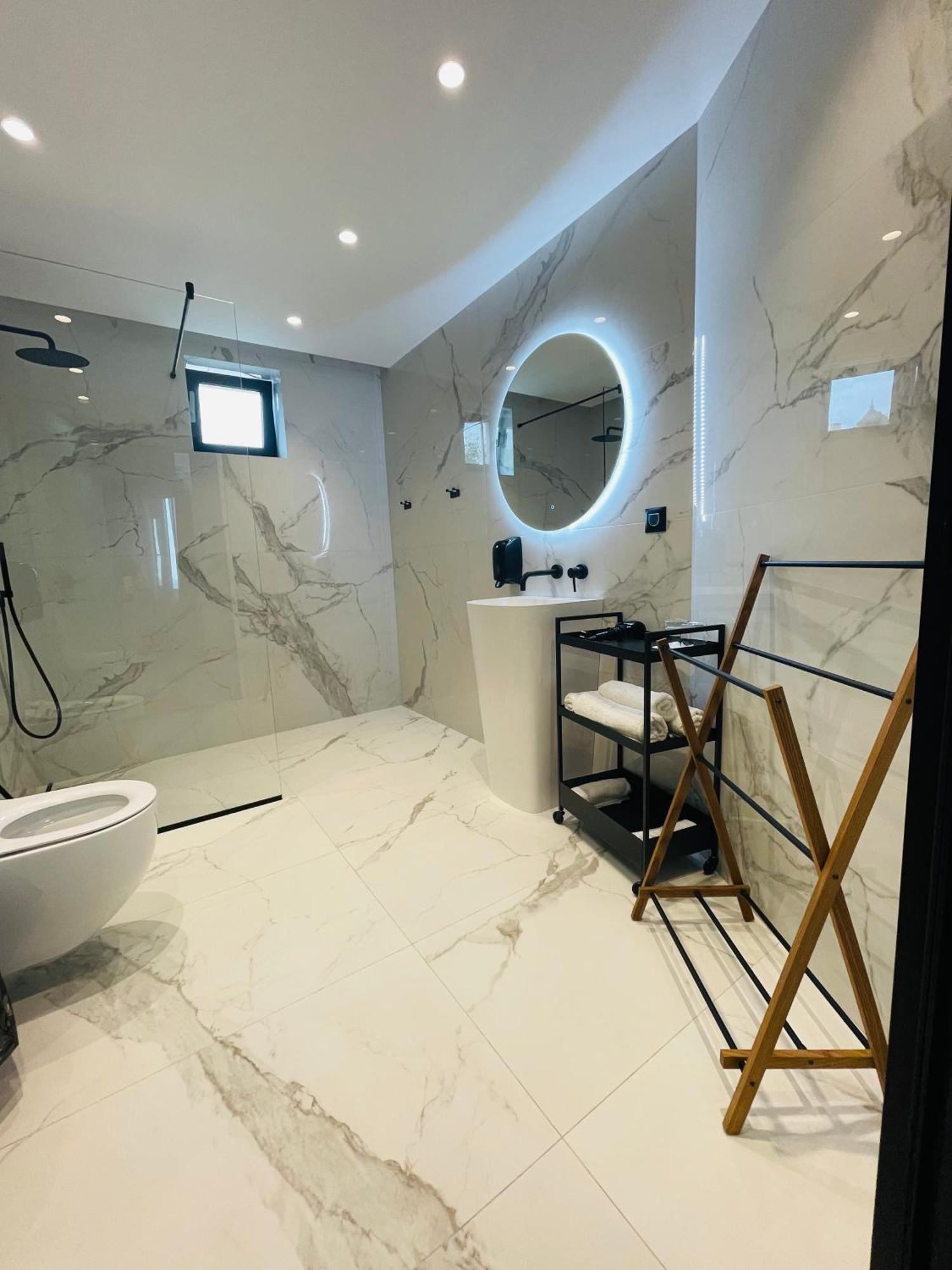 וארנה Lotus Luxury Rooms מראה חיצוני תמונה