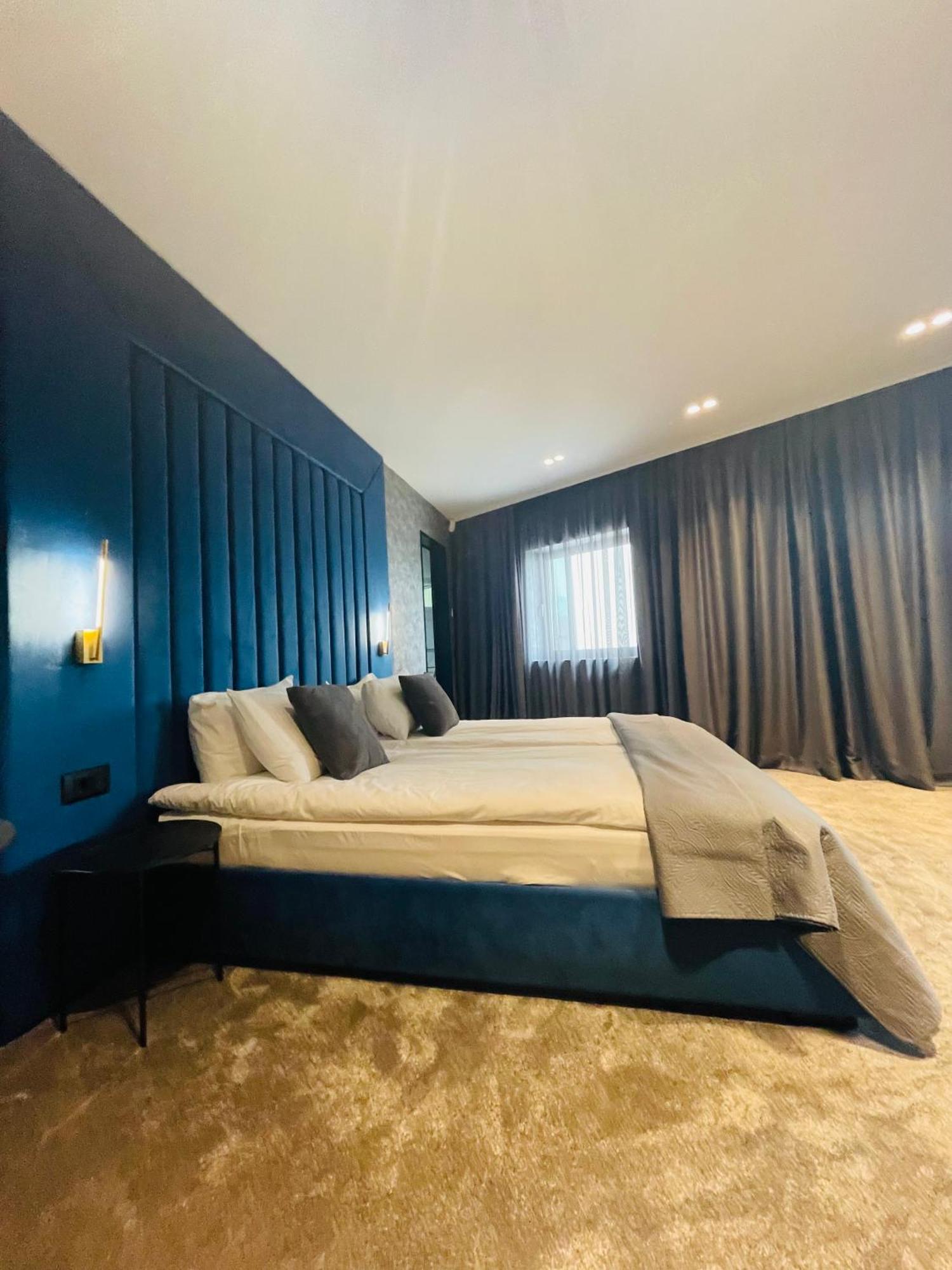 וארנה Lotus Luxury Rooms מראה חיצוני תמונה
